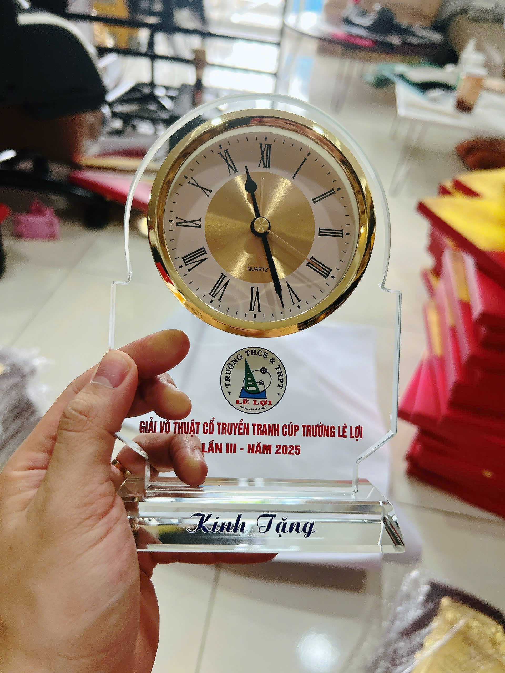 Cúp Thủy Tinh Đồng Hồ